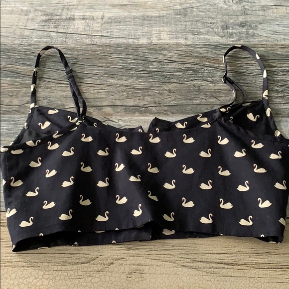 Swan crop top with cut out in front - Picture 3 of 3